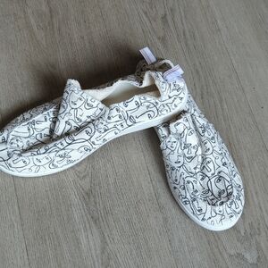 Vionic Women's Slip-On Slippers - Black and White